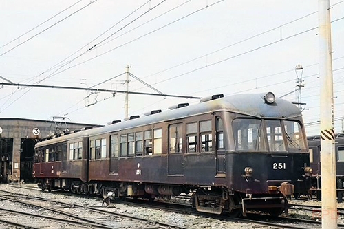 京阪神急行電鉄（阪急電鉄）250形251 桂車庫（カラー変換）